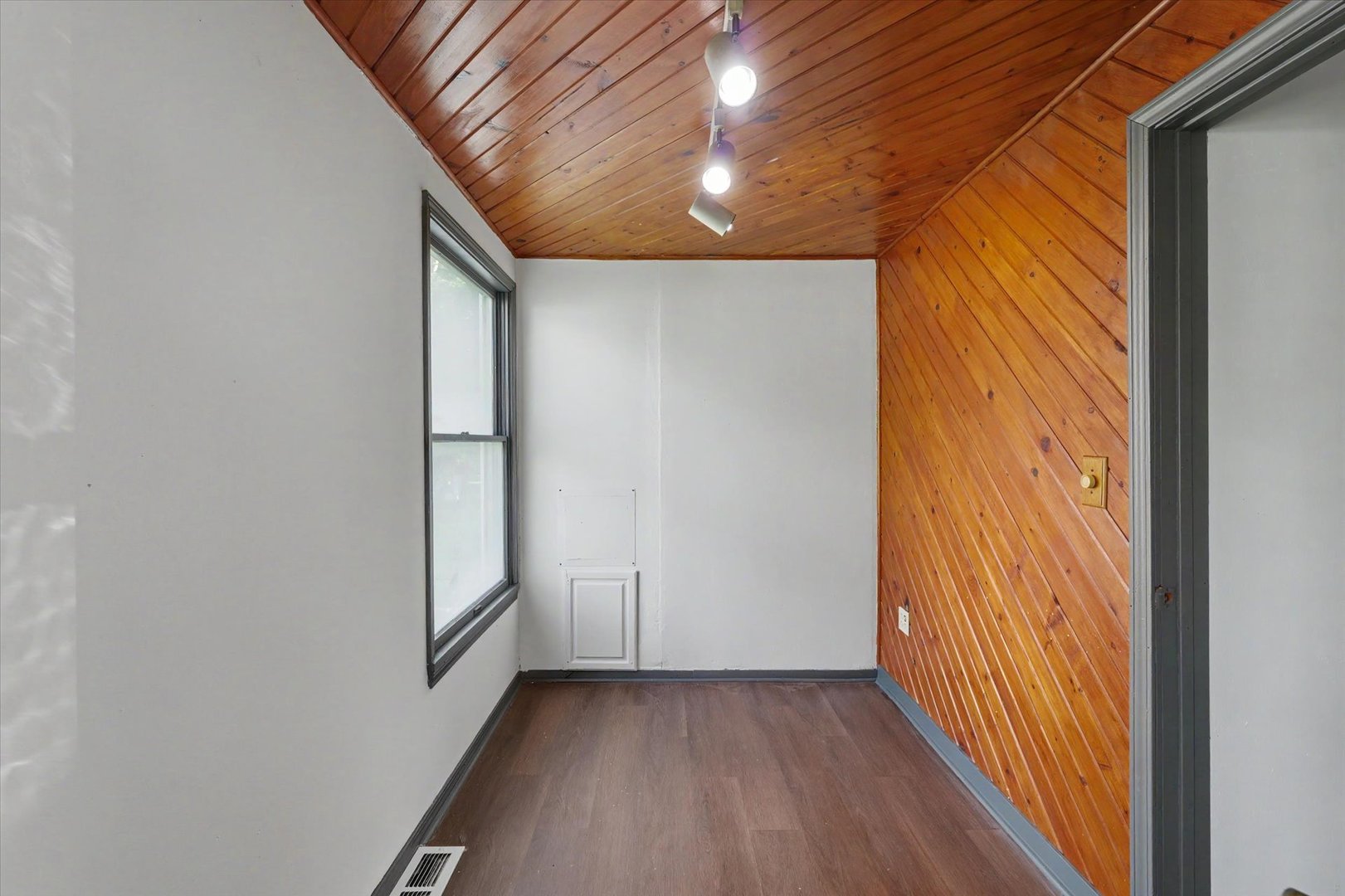 205 E Holloway Street Property Photo 19