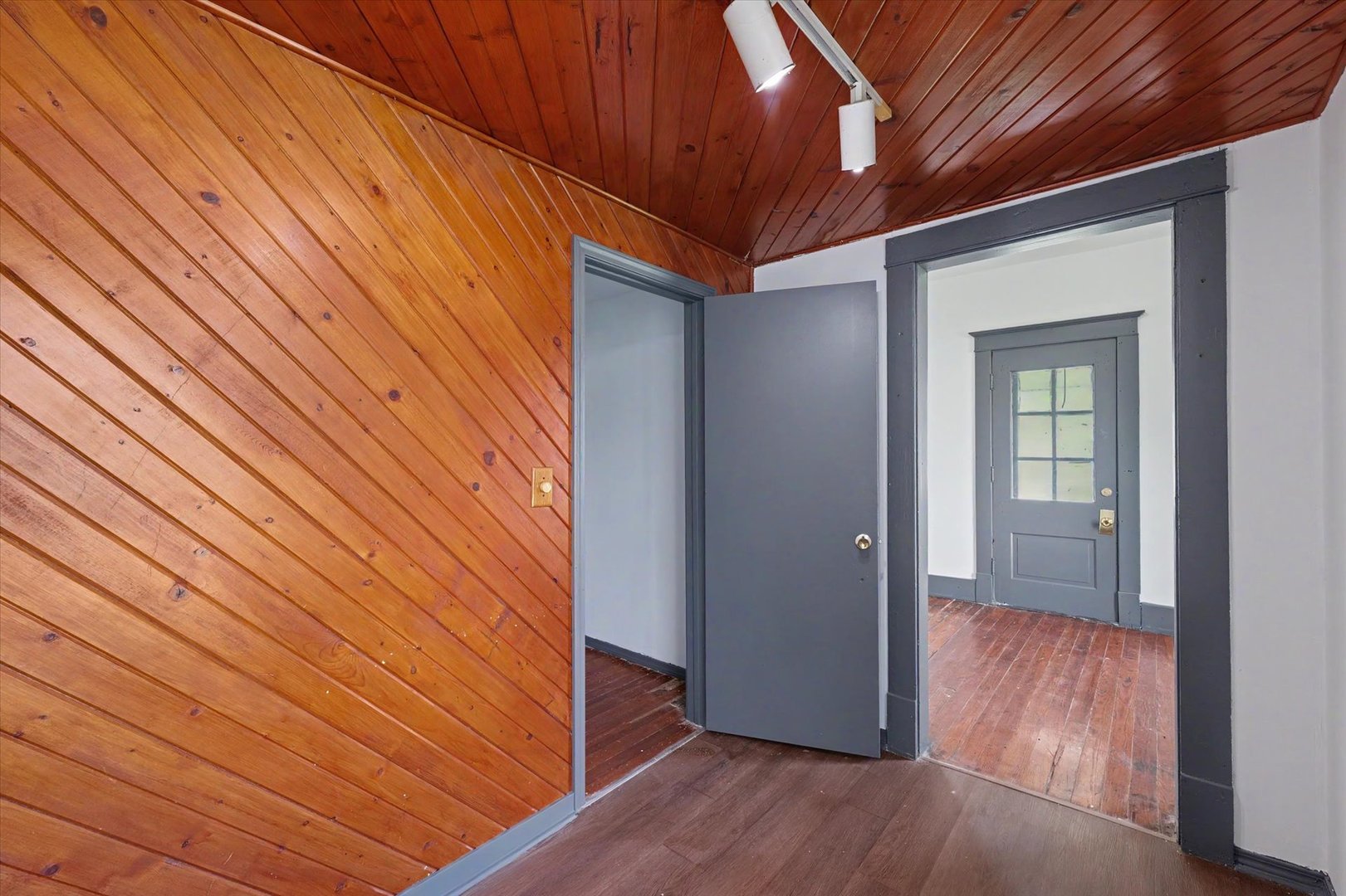 205 E Holloway Street Property Photo 20