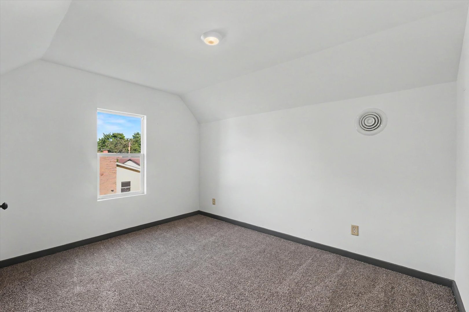 205 E Holloway Street Property Photo 21