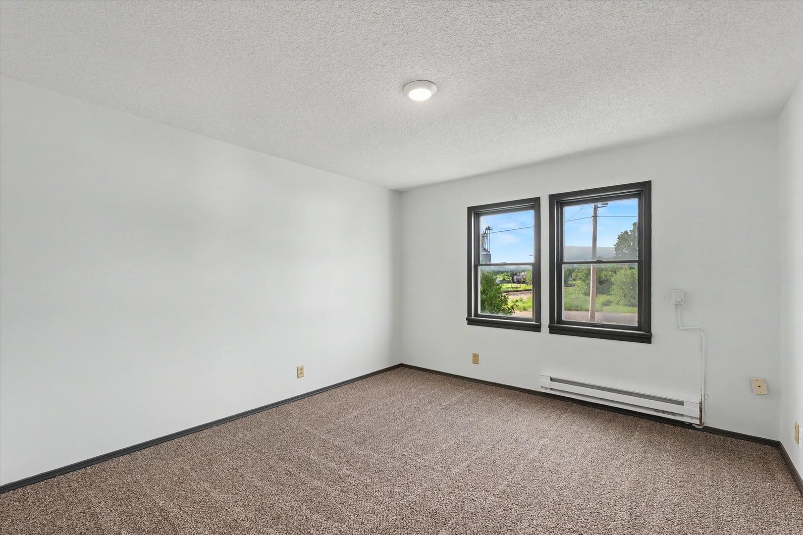 205 E Holloway Street Property Photo 23