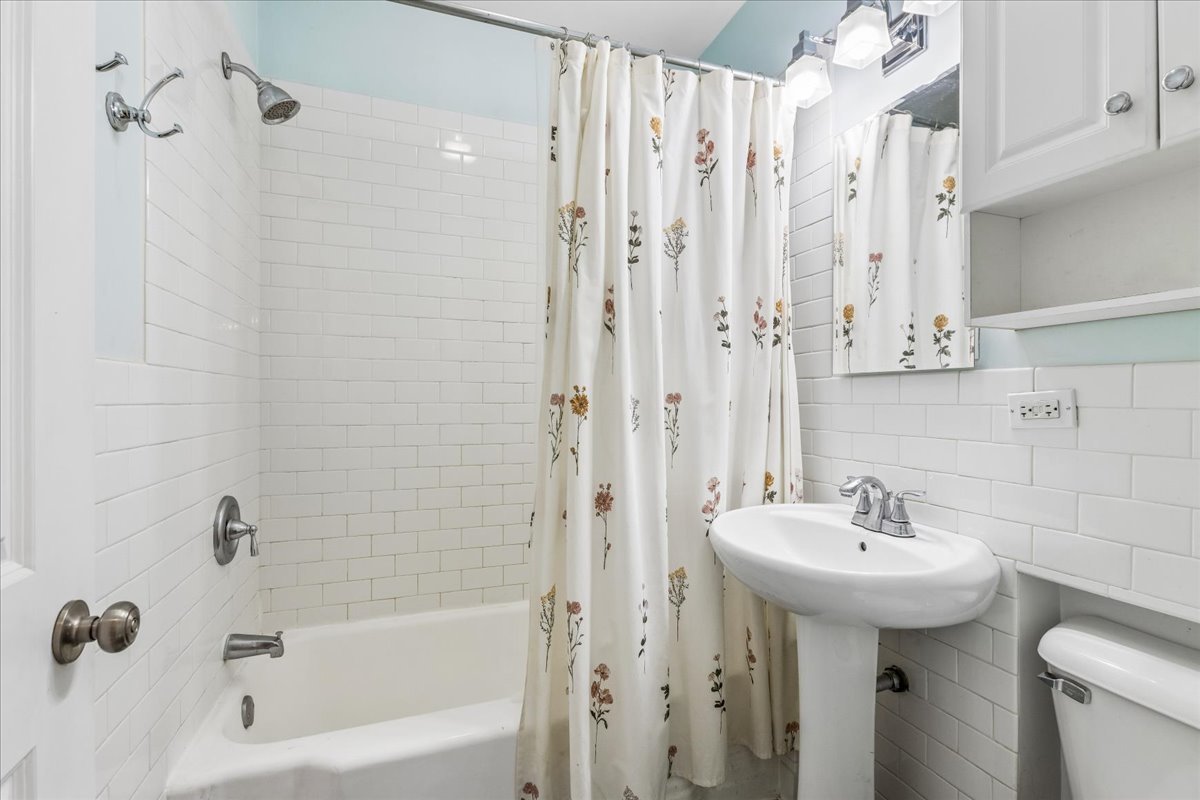 4149 N Wolcott Avenue Property Photo 6
