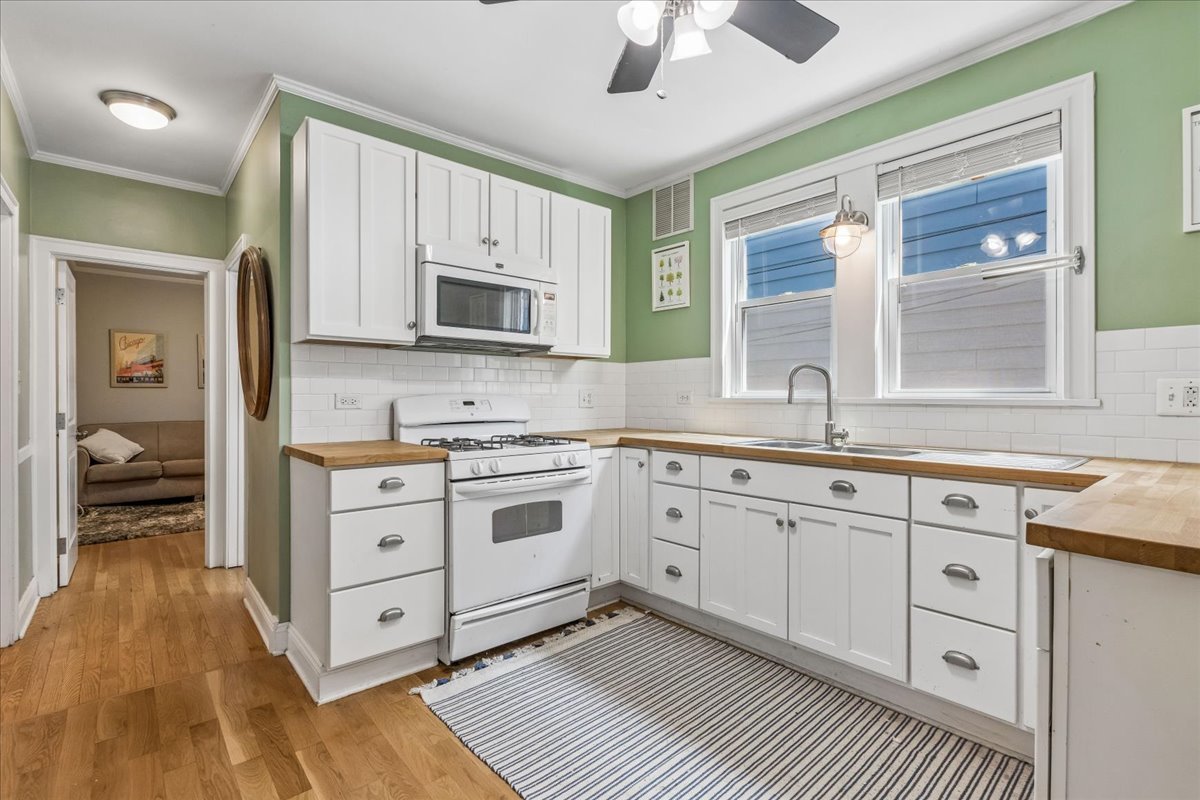 4149 N Wolcott Avenue Property Photo 7