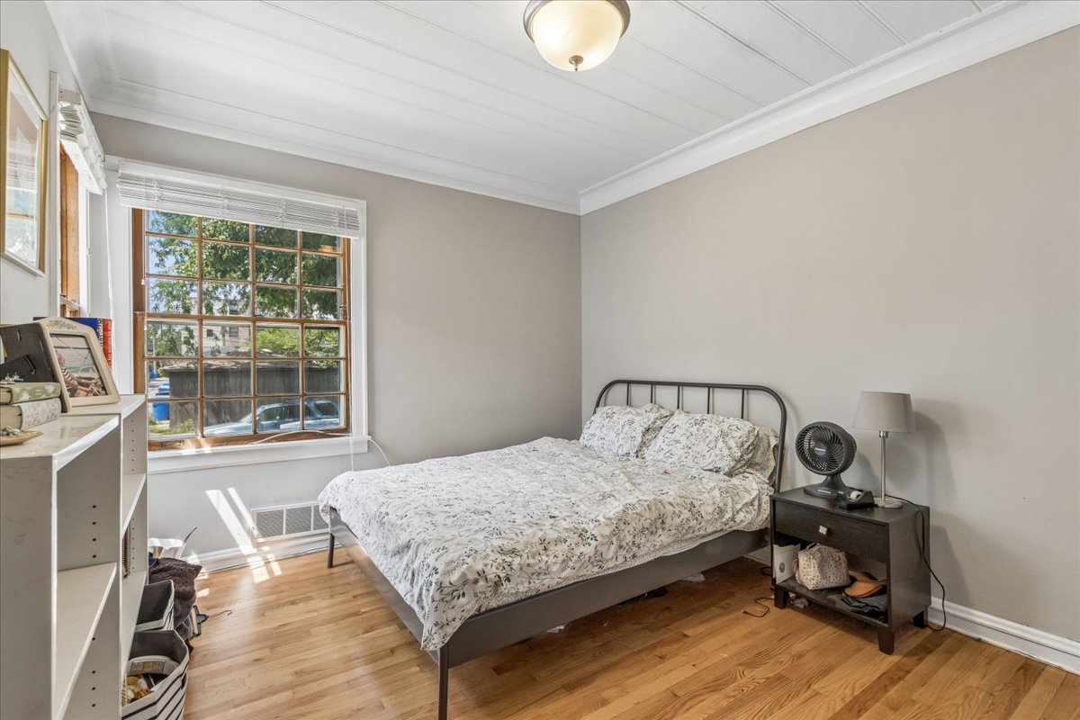 4149 N Wolcott Avenue Property Photo 8