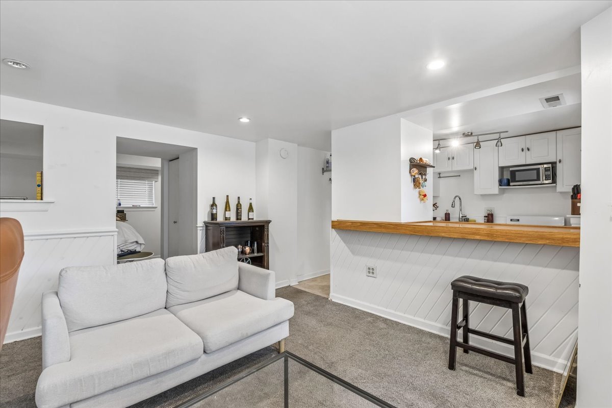 4149 N Wolcott Avenue Property Photo 10