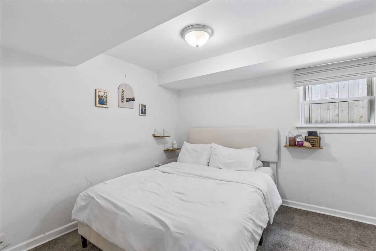 4149 N Wolcott Avenue Property Photo 11