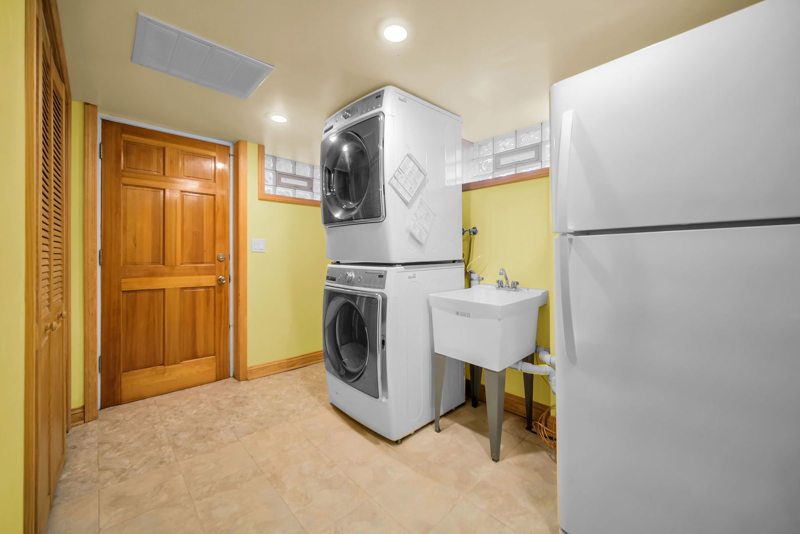 1858 Newcastle Avenue Property Photo 35