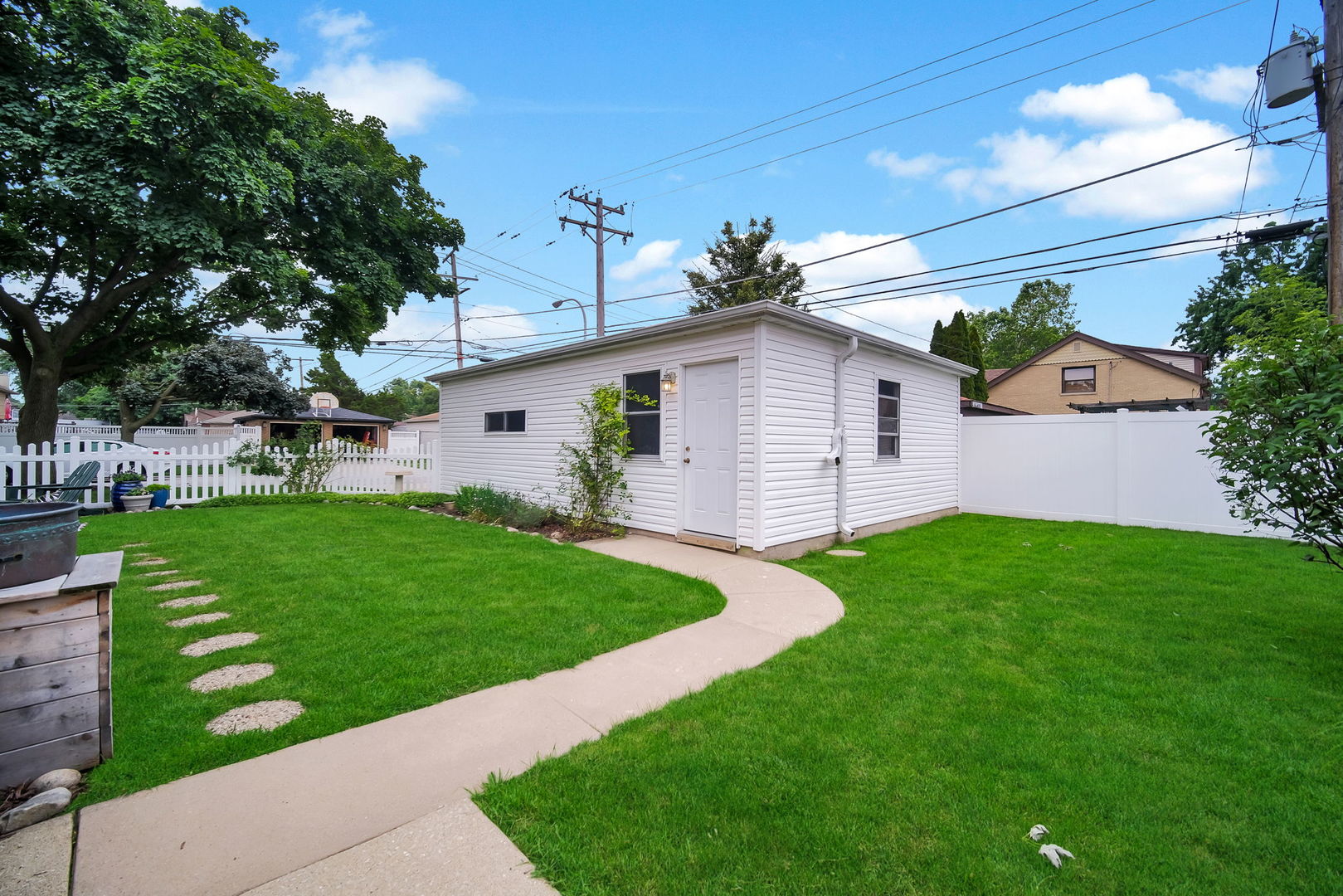 1858 Newcastle Avenue Property Photo 37