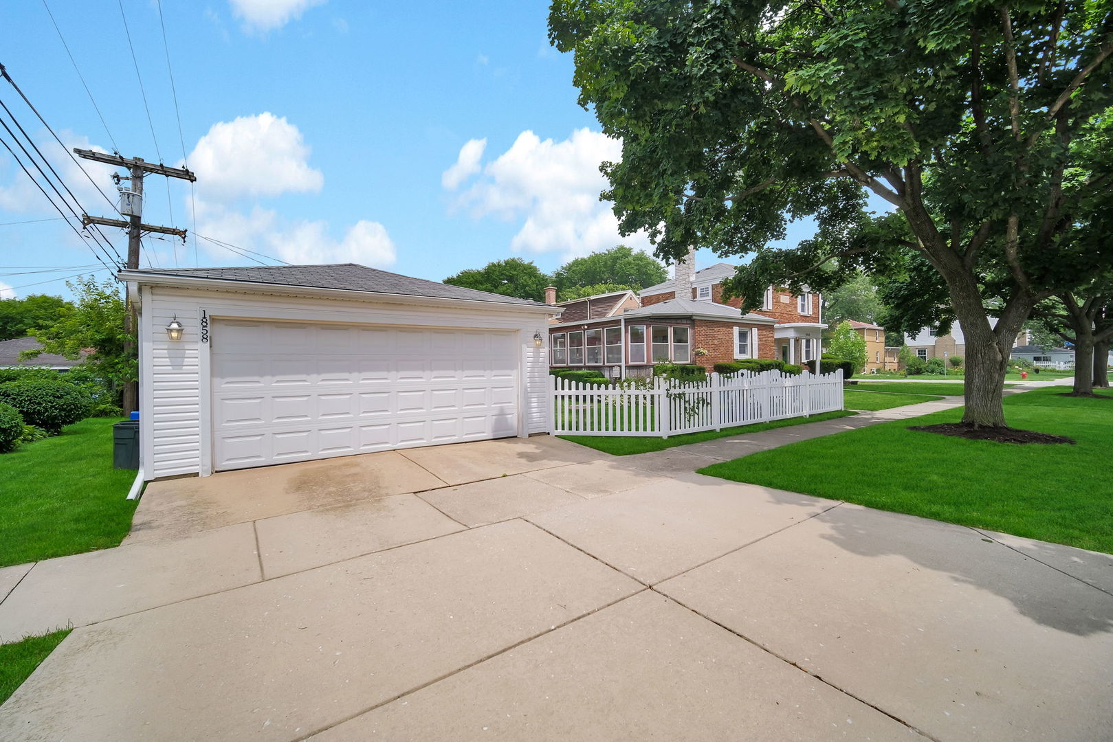1858 Newcastle Avenue Property Photo 43