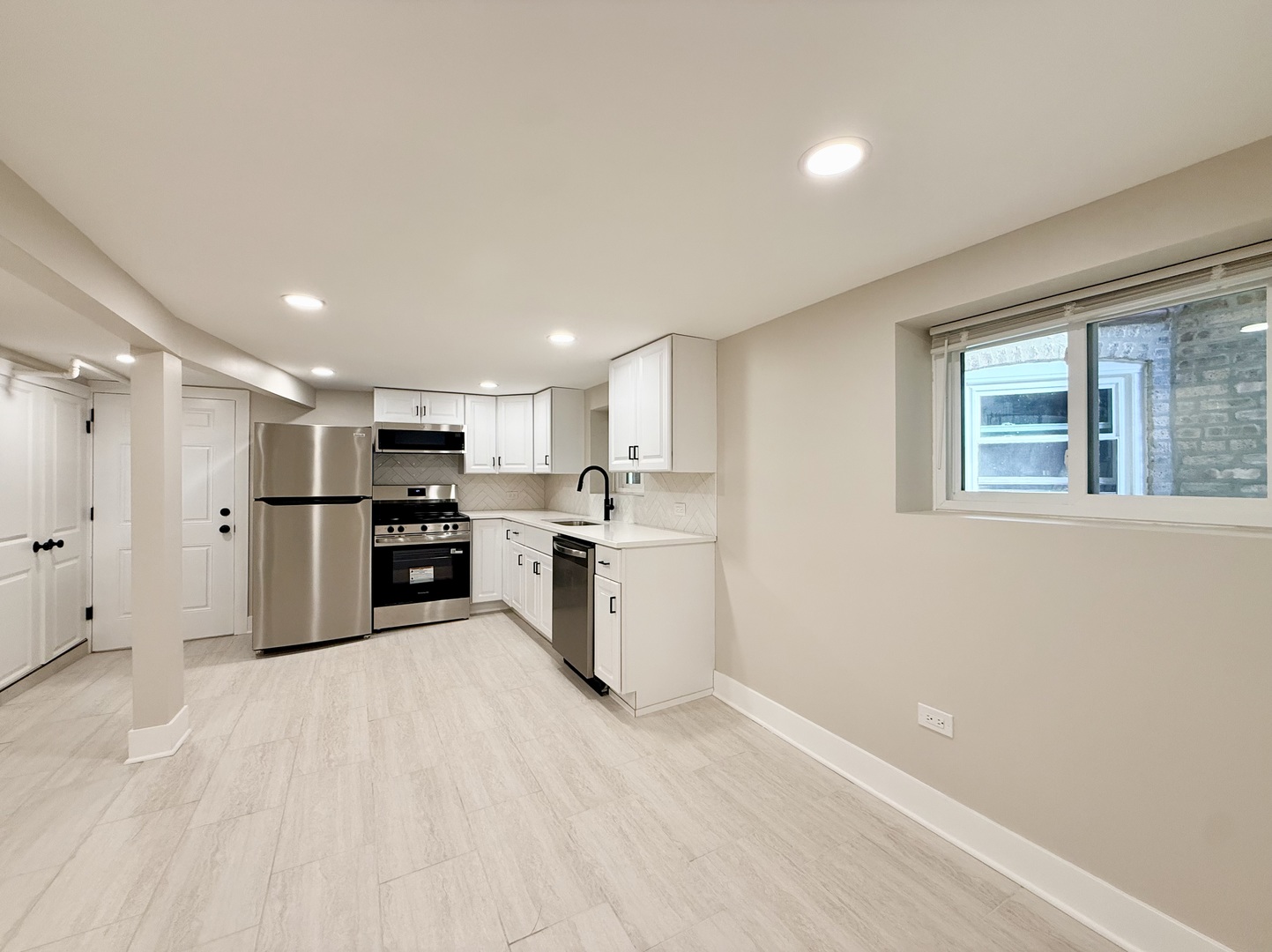 5536 N Spaulding Avenue G Property Photo 3