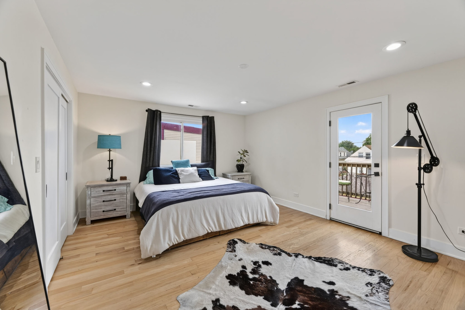 2128 N Lawler Avenue Property Photo 13