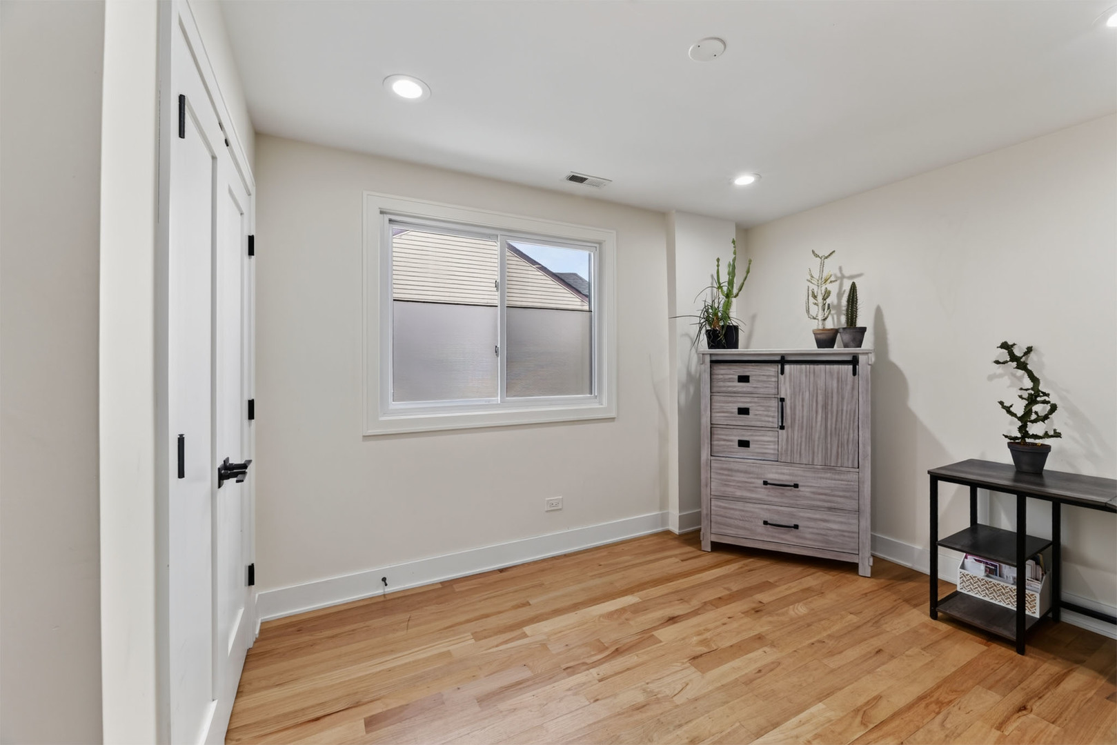 2128 N Lawler Avenue Property Photo 20