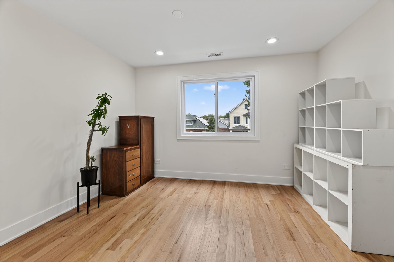 2128 N Lawler Avenue Property Photo 22