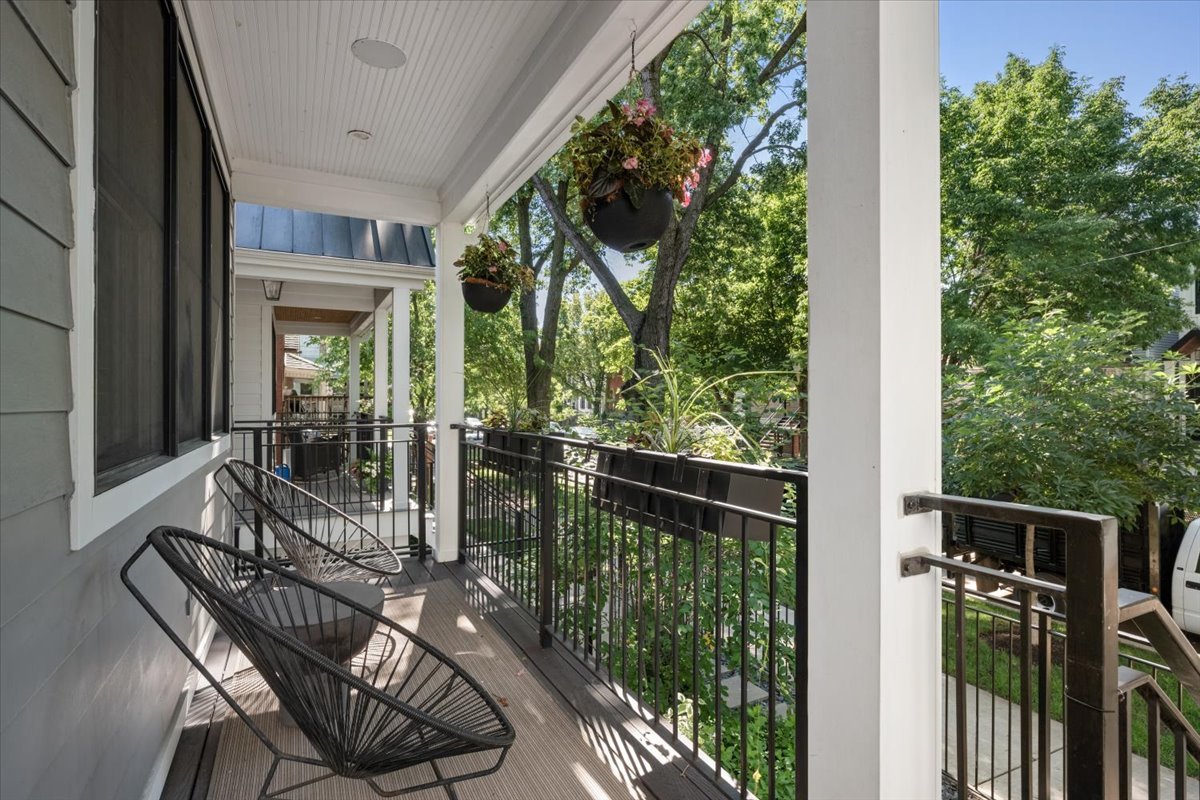 2448 W Moffat Street Property Photo 3