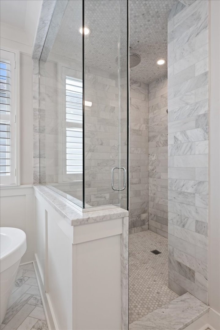 2448 W Moffat Street Property Photo 20