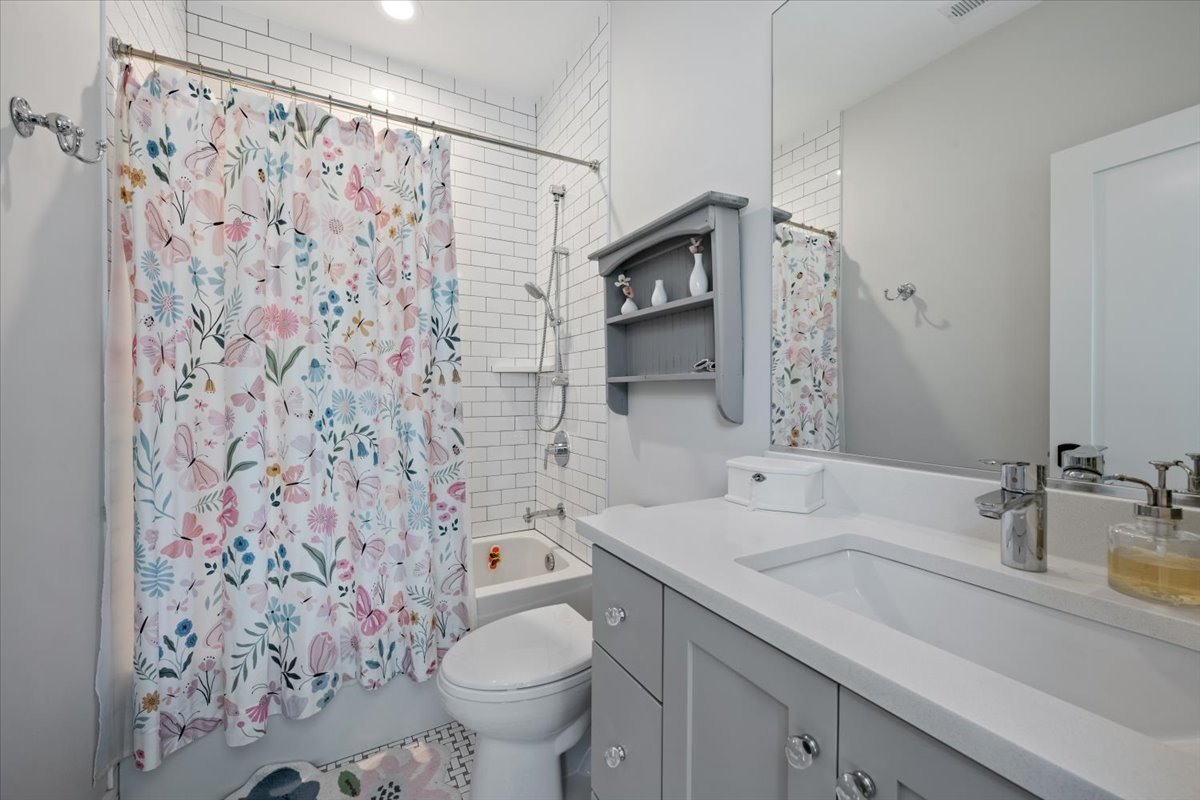 2448 W Moffat Street Property Photo 27