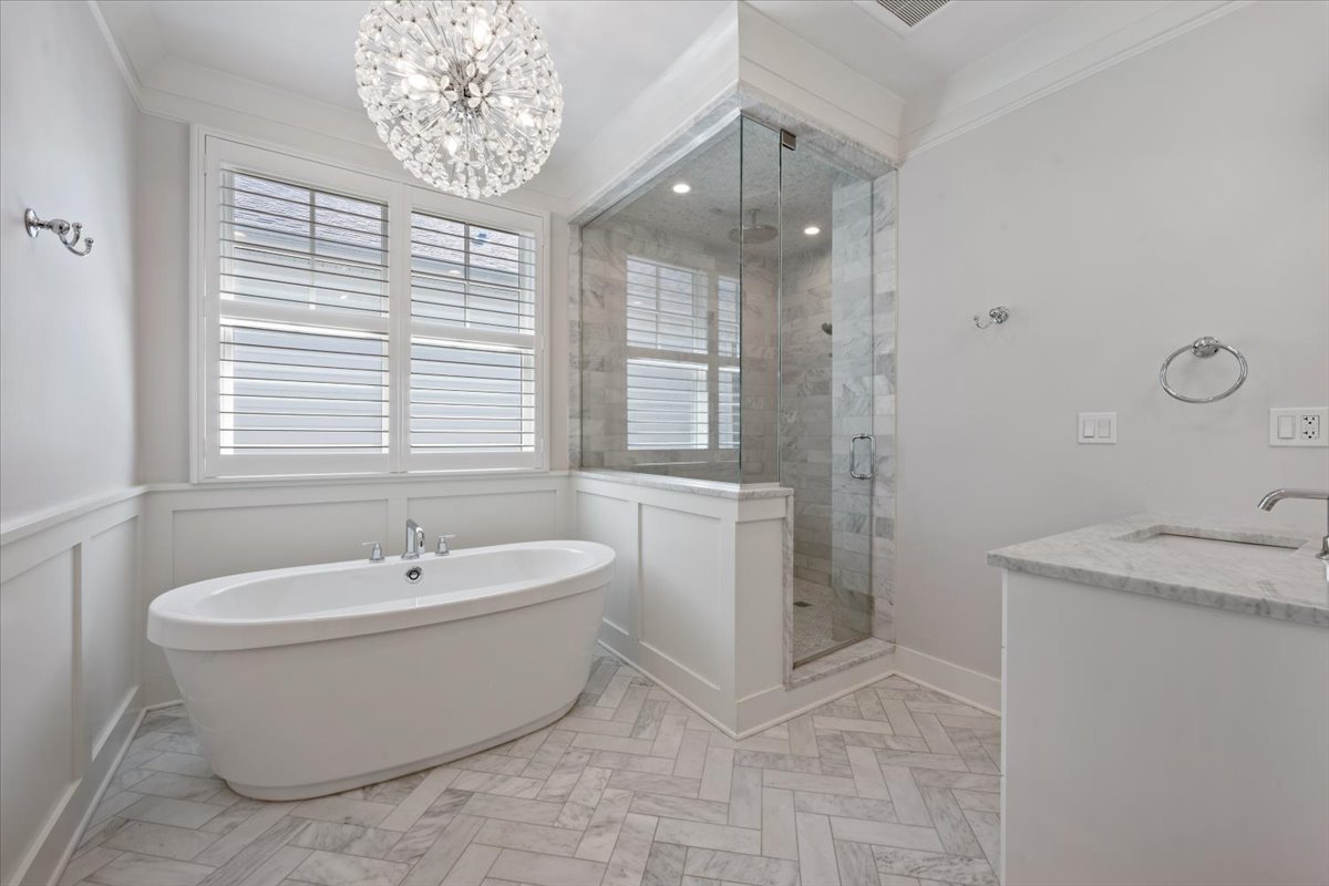 2448 W Moffat Street Property Photo 30