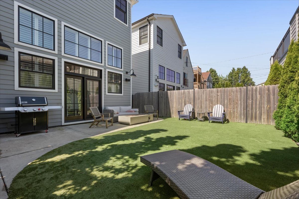 2448 W Moffat Street Property Photo 43