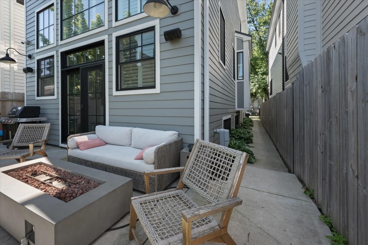 2448 W Moffat Street Property Photo 45