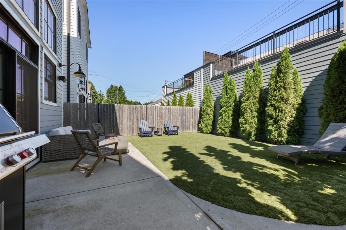 2448 W Moffat Street Property Photo 46