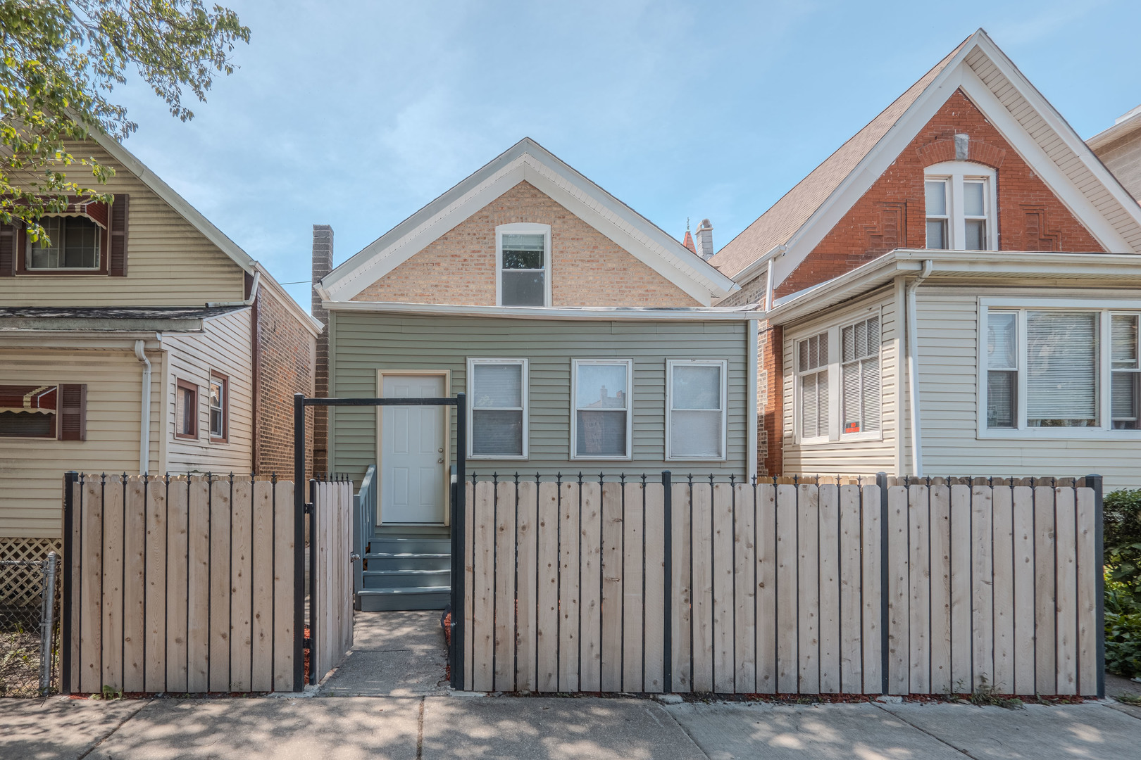 320 S Whipple Street Property Photo 1