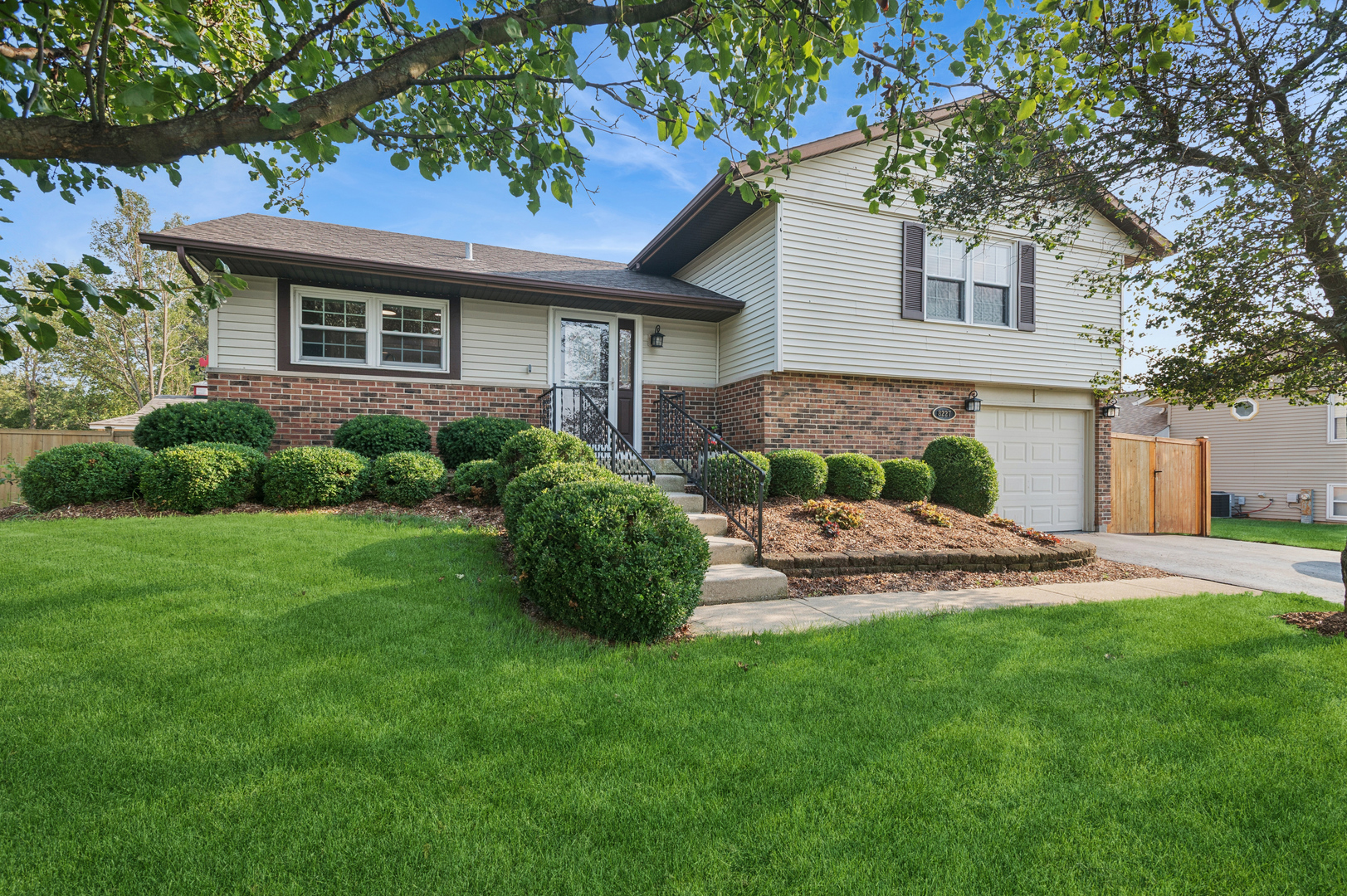 8227 W Orchard Drive Property Photo 1