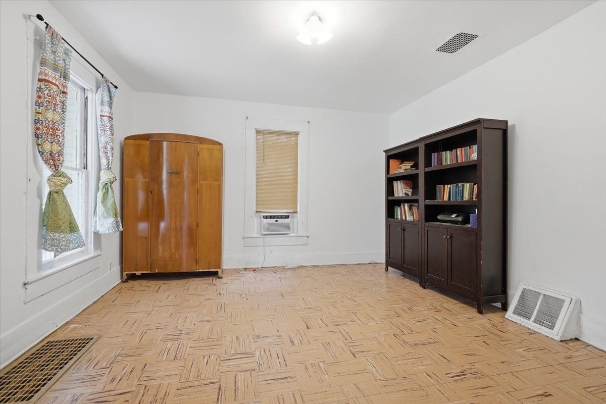 732 N Warren Avenue Property Photo 7