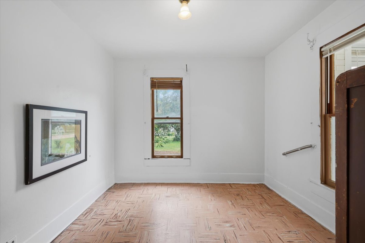 732 N Warren Avenue Property Photo 8