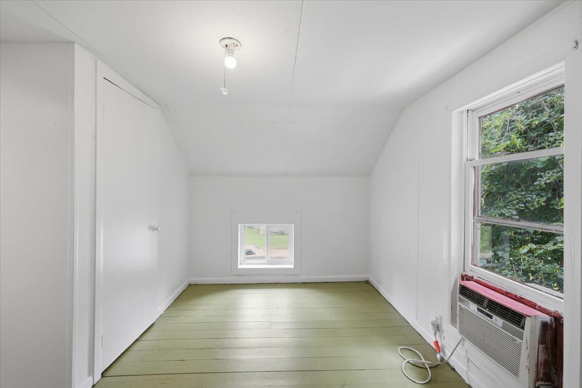 732 N Warren Avenue Property Photo 10