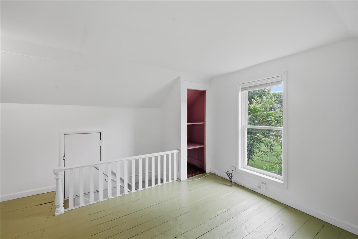 732 N Warren Avenue Property Photo 11