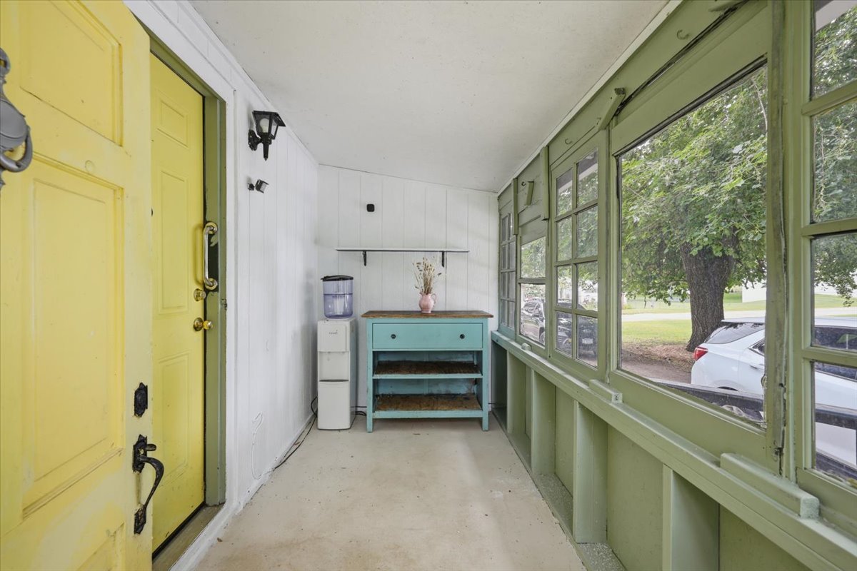 732 N Warren Avenue Property Photo 13