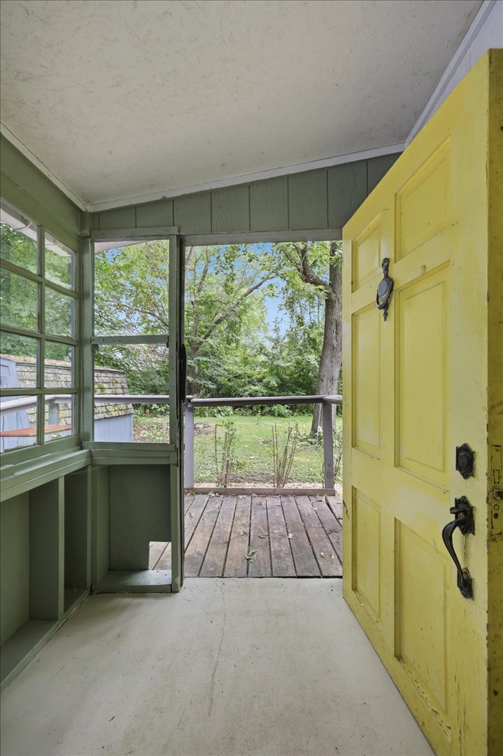 732 N Warren Avenue Property Photo 14