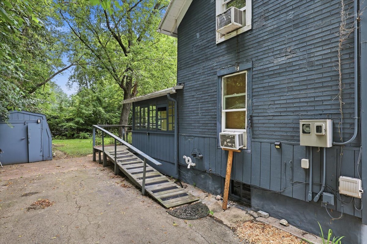 732 N Warren Avenue Property Photo 16