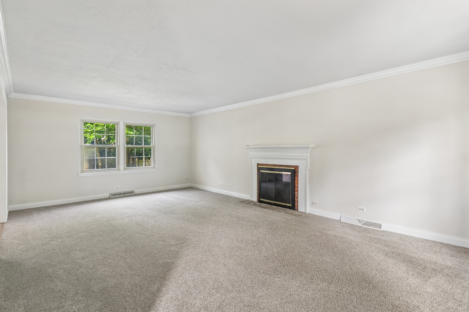 1053 Laurel Lane Property Photo 4