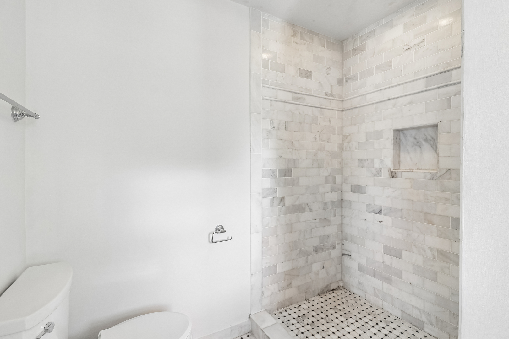 1053 Laurel Lane Property Photo 6