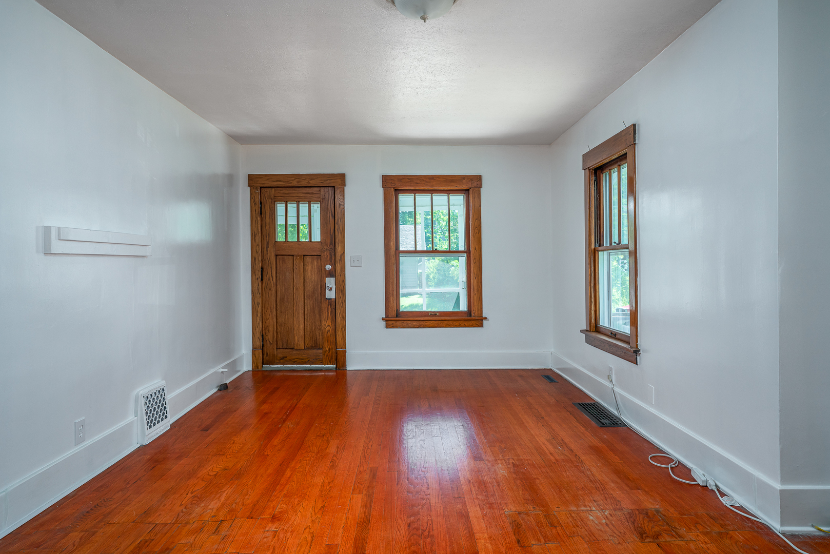 2422 Western Avenue Property Photo 3