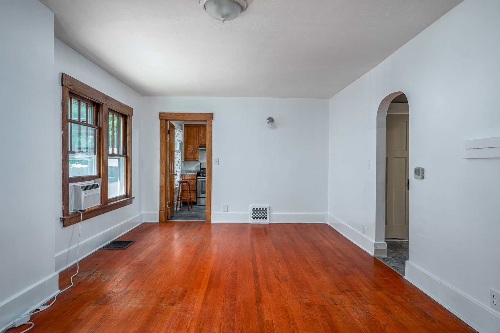 2422 Western Avenue Property Photo 4