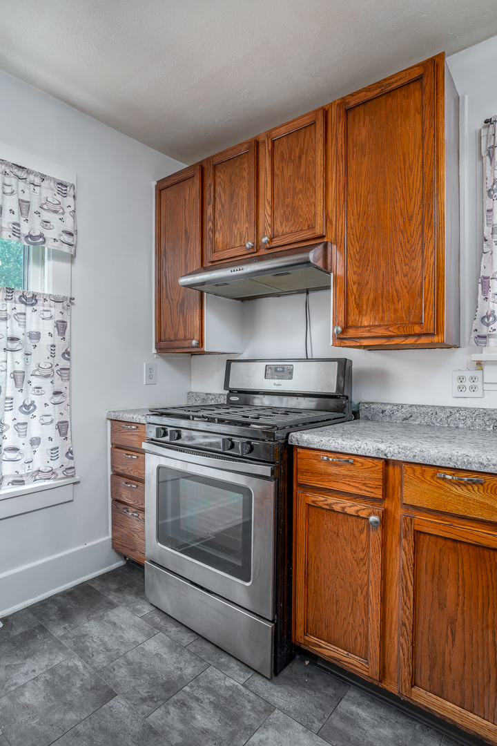 2422 Western Avenue Property Photo 6