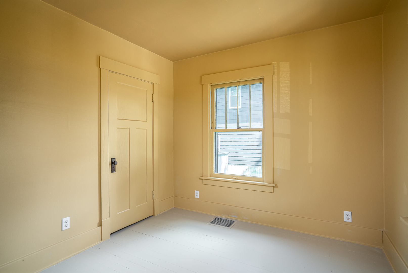 2422 Western Avenue Property Photo 9