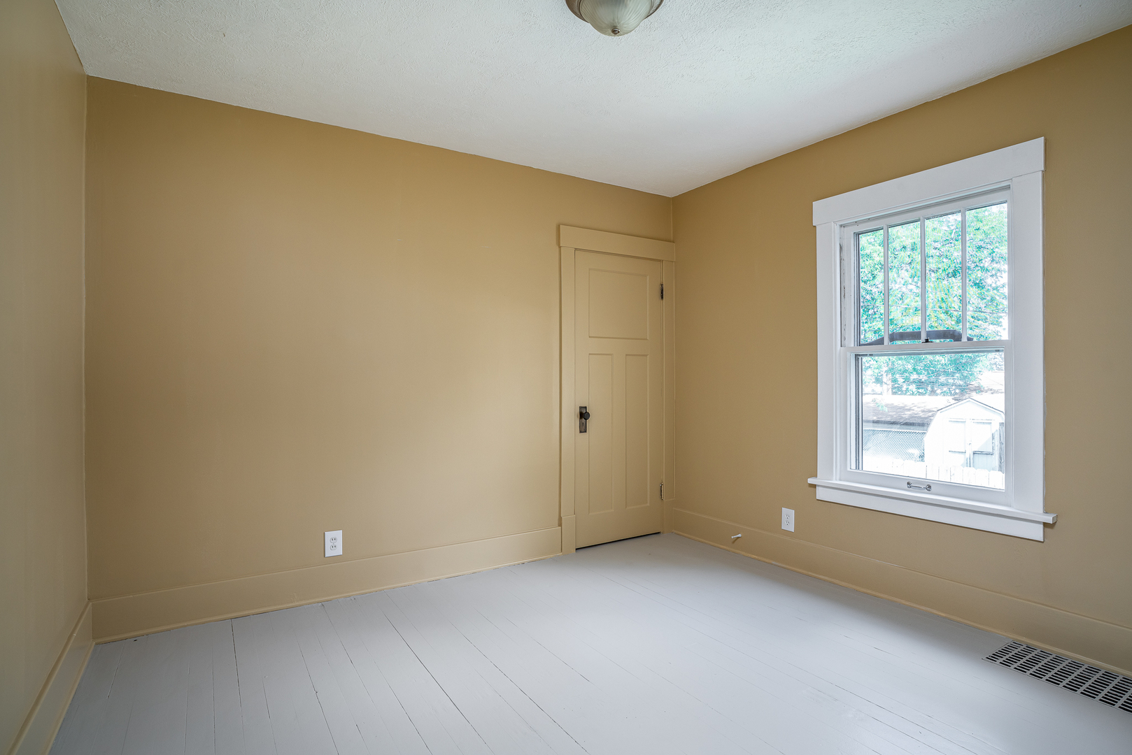 2422 Western Avenue Property Photo 10