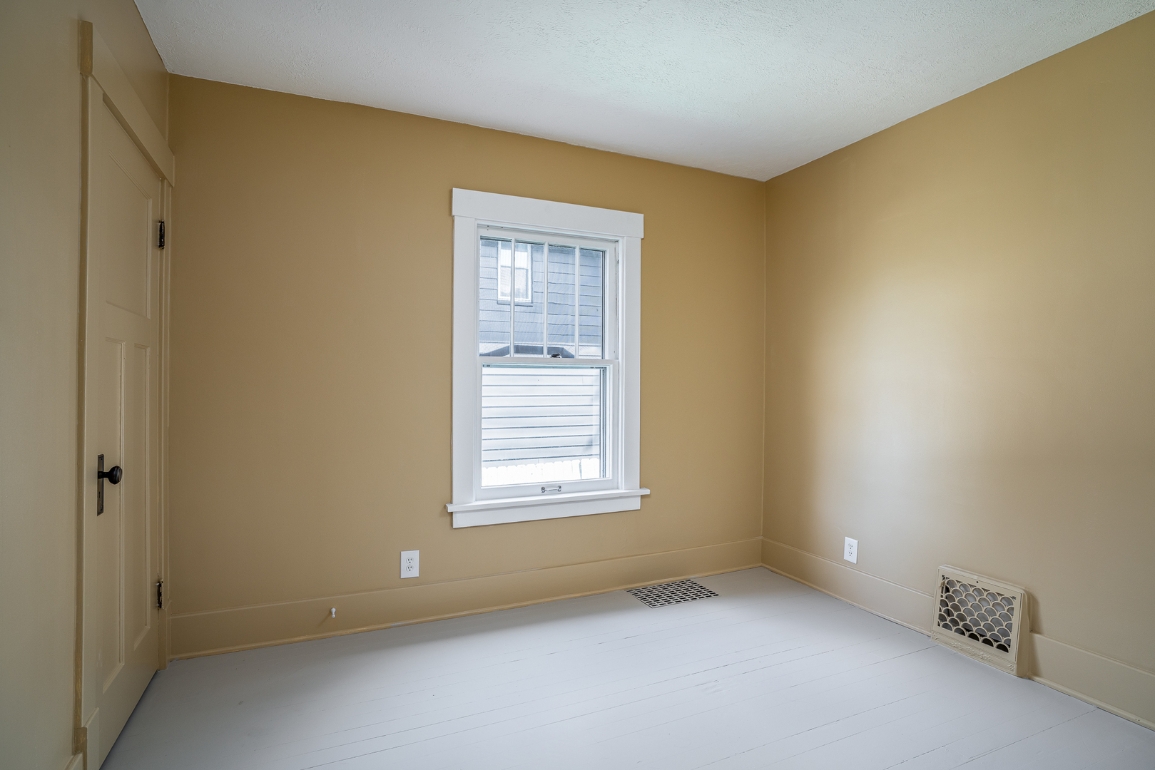 2422 Western Avenue Property Photo 11