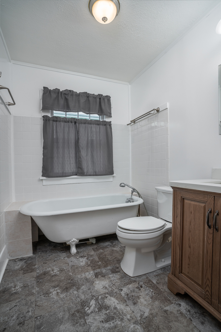 2422 Western Avenue Property Photo 12