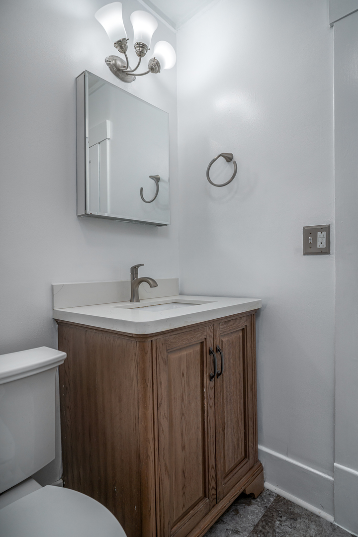 2422 Western Avenue Property Photo 13