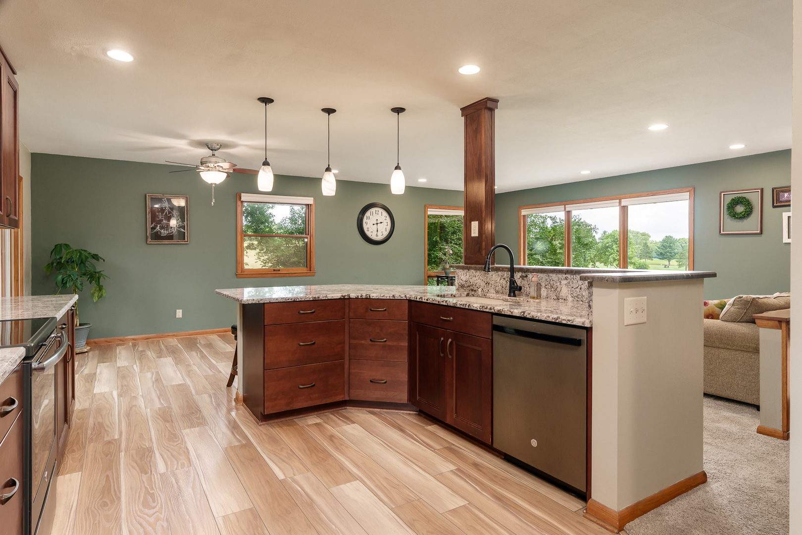 12451 Chuckanut Drive Property Photo 15