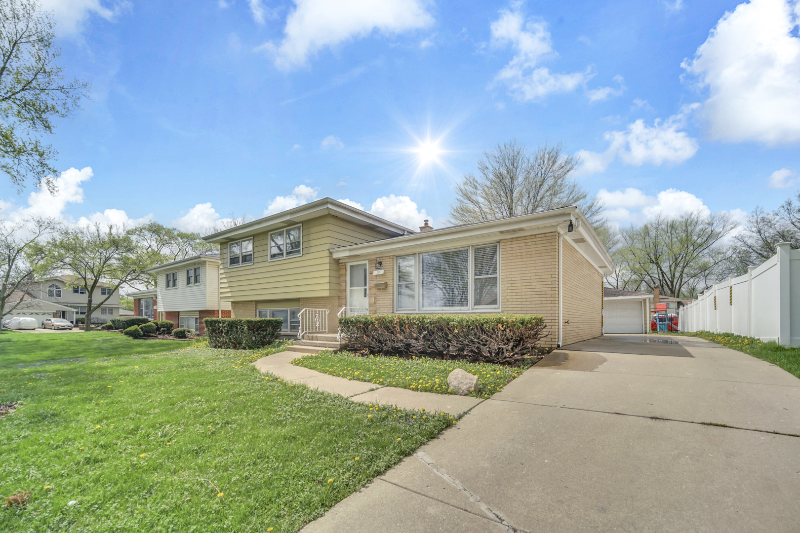 10 N Adams Drive Property Photo 3