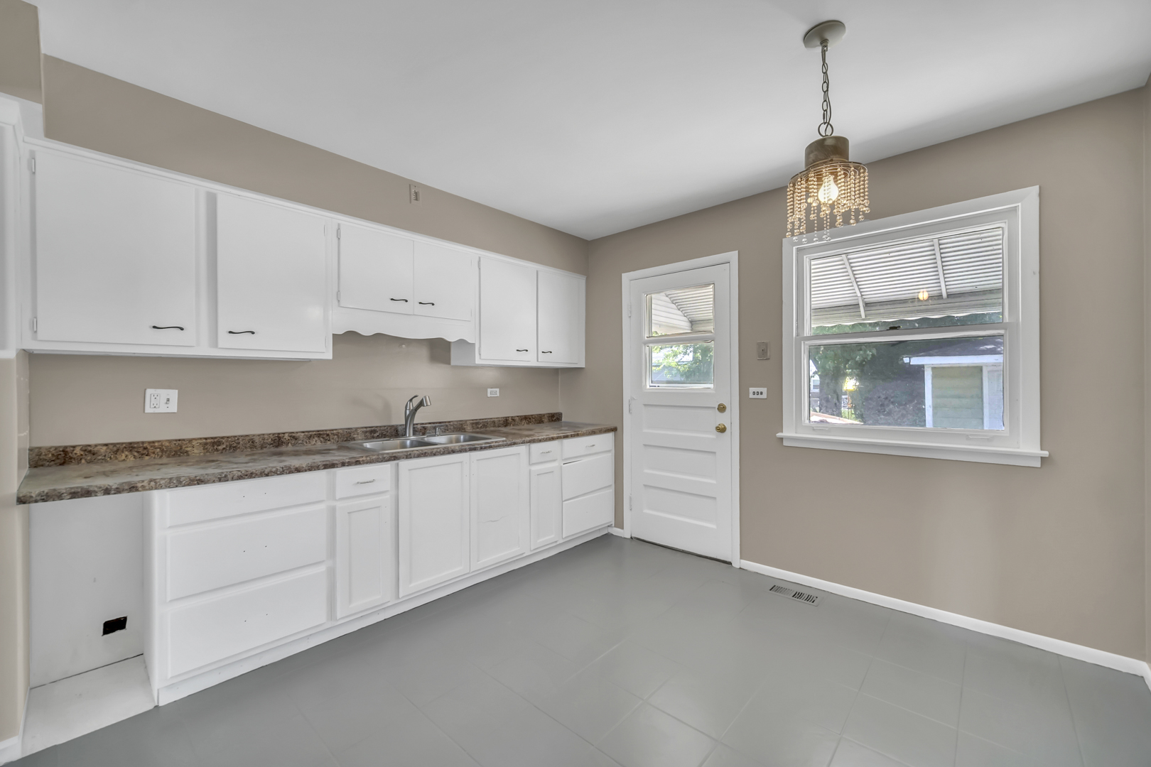 10 N Adams Drive Property Photo 8