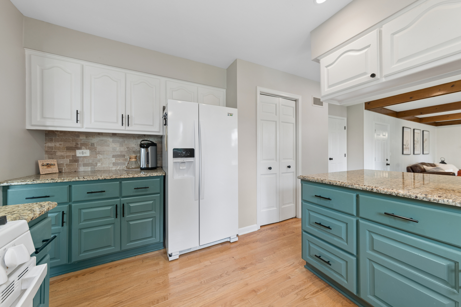 117 E Madison Avenue Property Photo 8