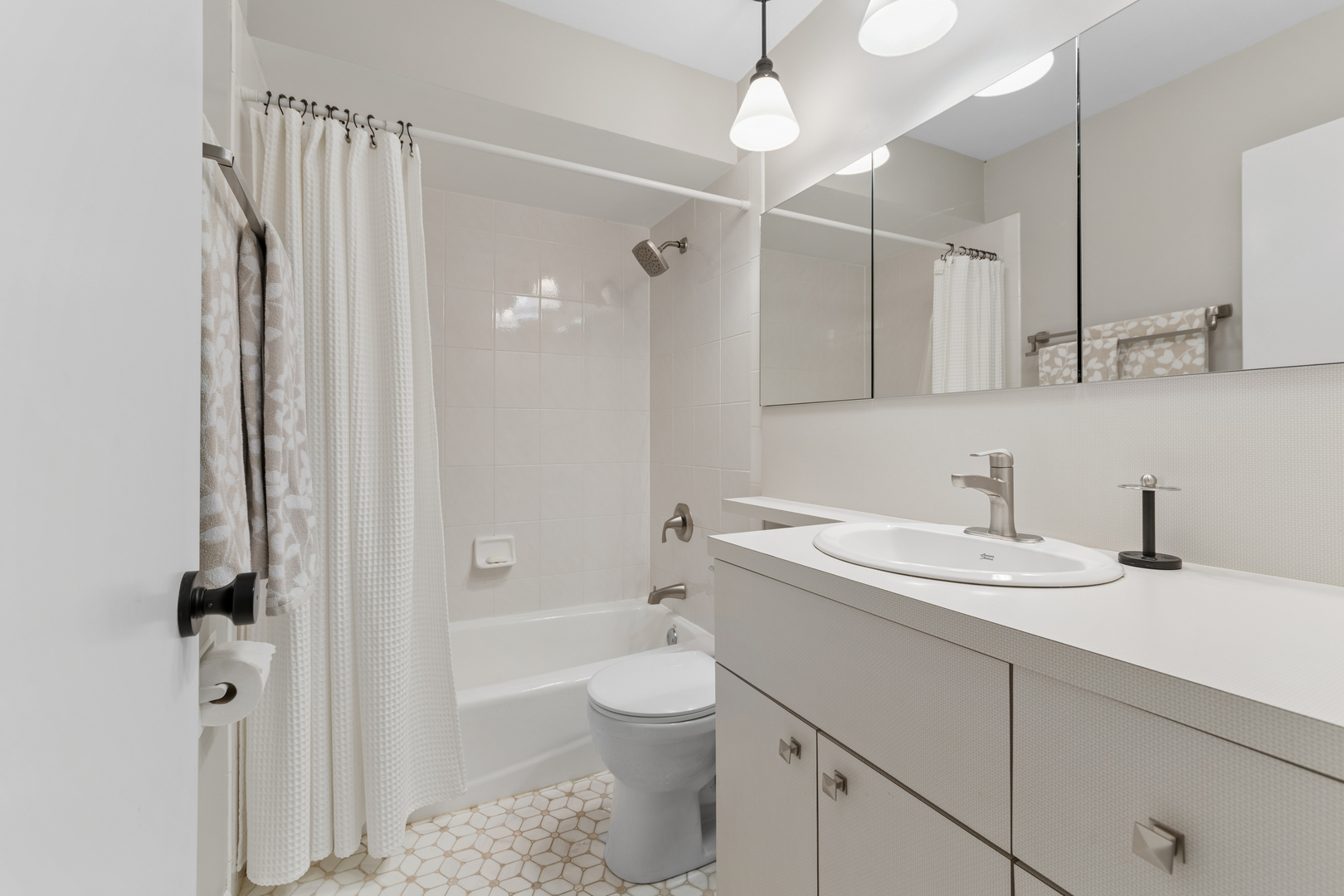 117 E Madison Avenue Property Photo 18