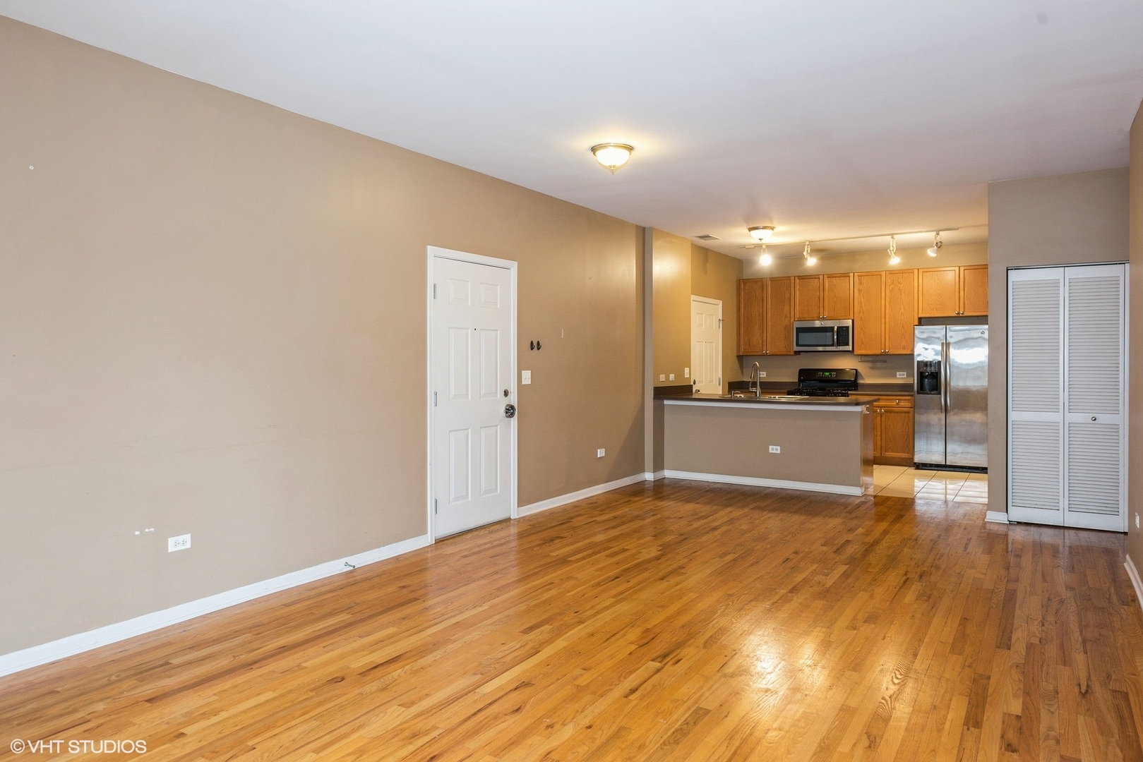 758 W 15th Street 2a Property Photo 5