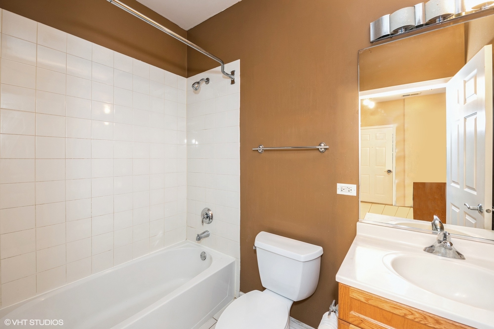 758 W 15th Street 2a Property Photo 11