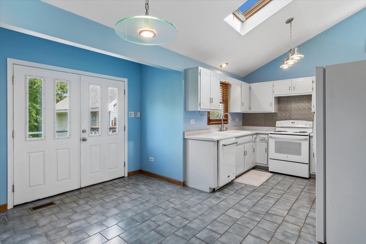 1846 Corregidor Street Property Photo 7